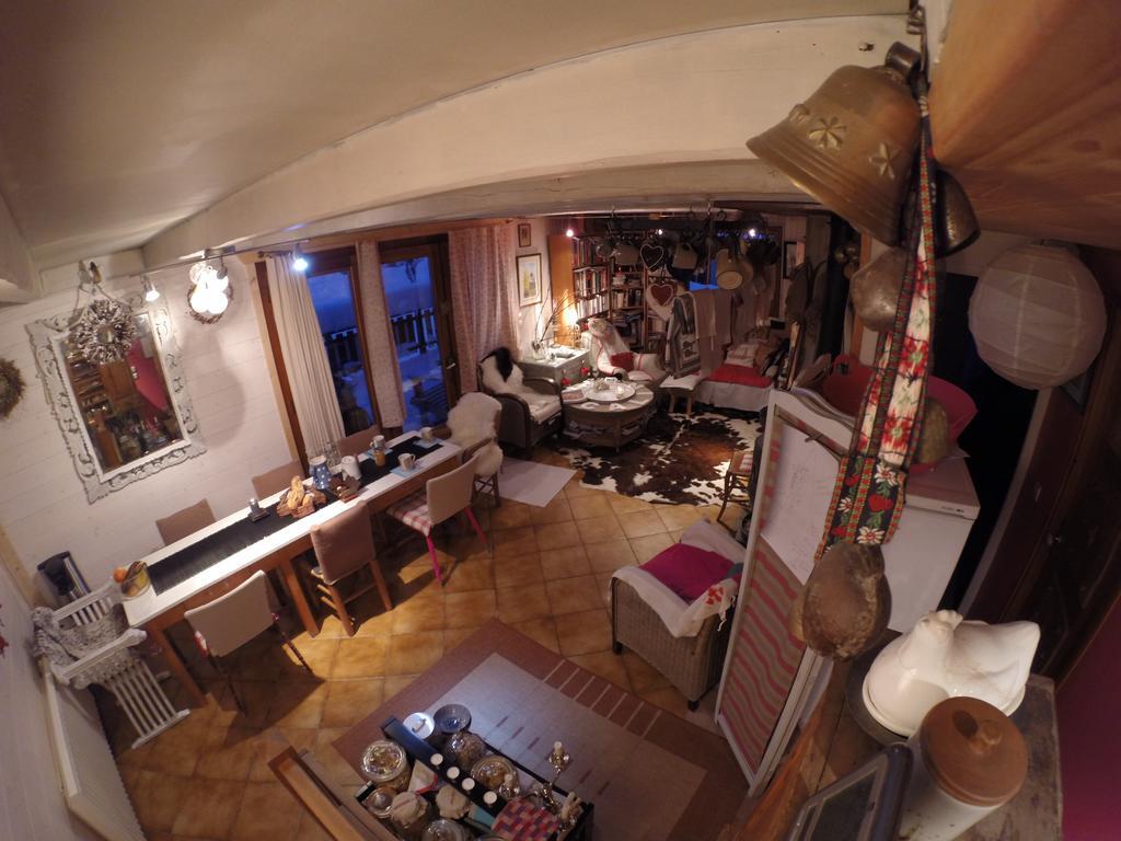 Chalet De Pascaline Bed & Breakfast Ле Уш Екстериор снимка